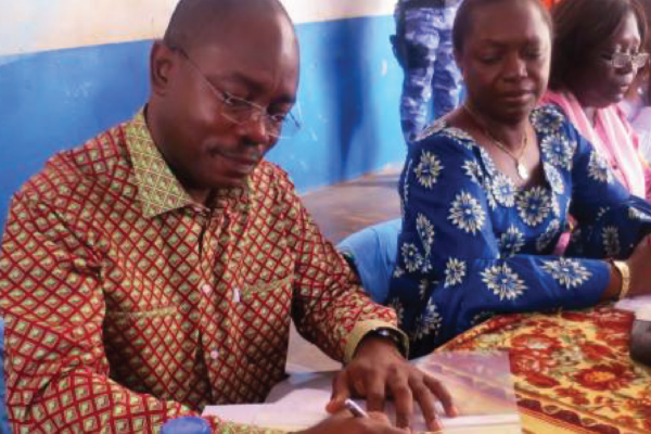 Photo: Public Declaration: Mr. Allassane Drabo, Country Director, Plan International Guinea-Bissau, adding his signature to the declaration of abandonment of FGM (2017)